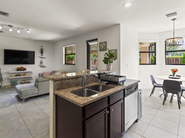 Продажа дома по адресу 11823 SW 151st Place - фото 6658421