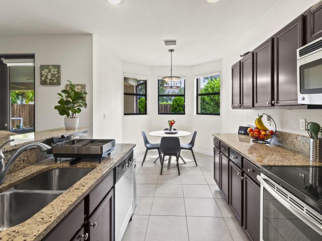 Продажа дома по адресу 11823 SW 151st Place - фото 6658422