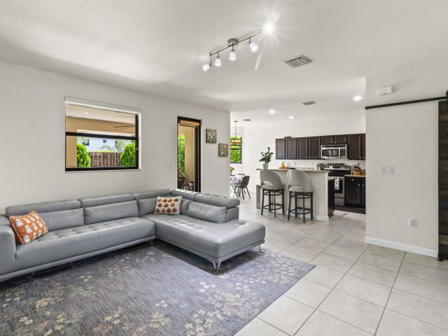 Продажа дома по адресу 11823 SW 151st Place - фото 6658426