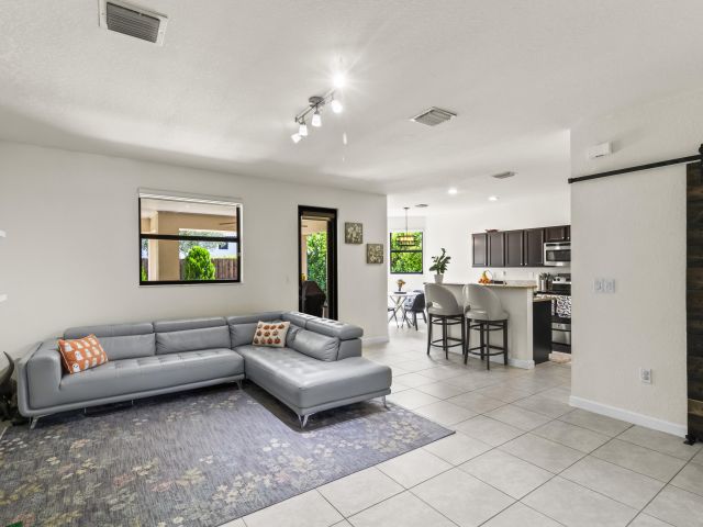 Продажа дома по адресу 11823 SW 151st Place - фото 6658427