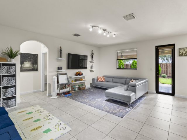 Продажа дома по адресу 11823 SW 151st Place - фото 6658428