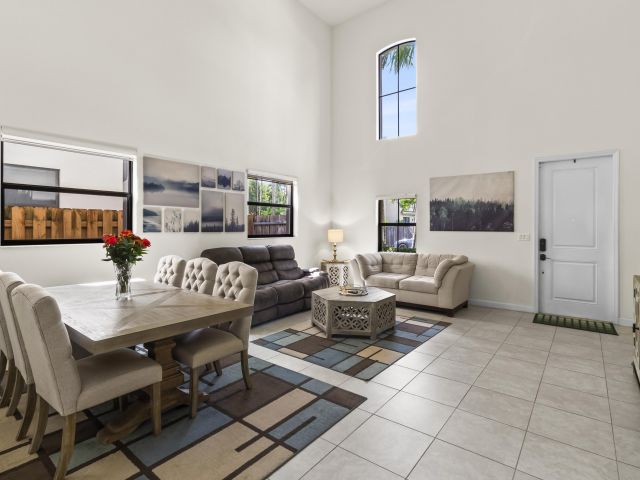 Продажа дома по адресу 11823 SW 151st Place - фото 6658429