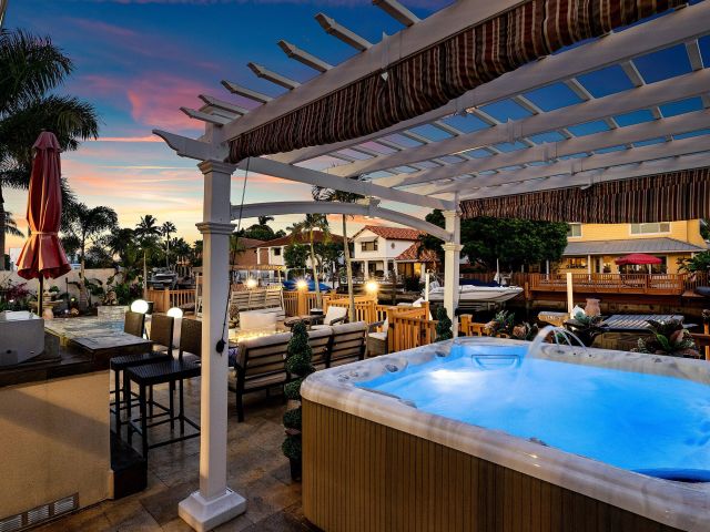 Продажа дома по адресу 1548 SW 5th Avenue - фото 6647040