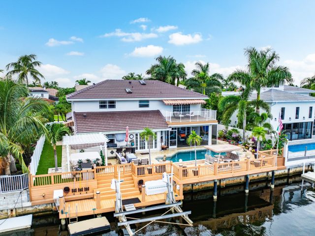 Продажа дома по адресу 1548 SW 5th Avenue - фото 6647049