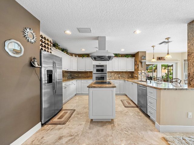 Продажа дома по адресу 1548 SW 5th Avenue - фото 6700104