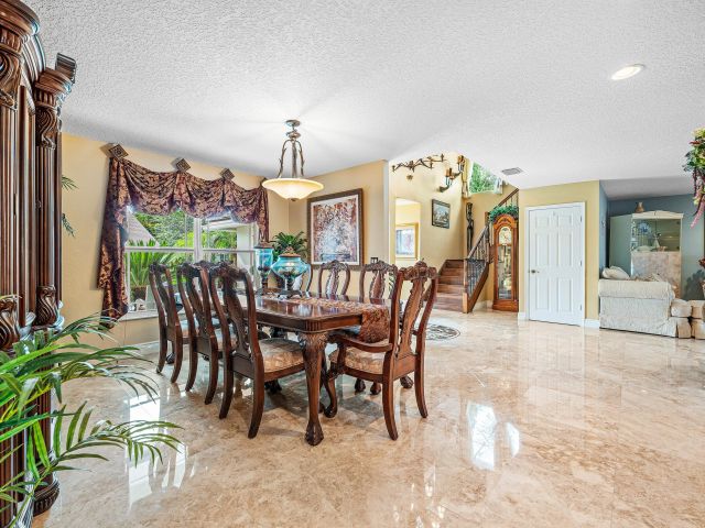 Продажа дома по адресу 1548 SW 5th Avenue - фото 6700105