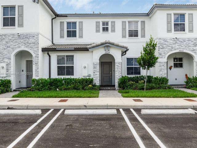 Дом в аренду по адресу 29254 SW 163rd Ct 29254 - фото 7474133