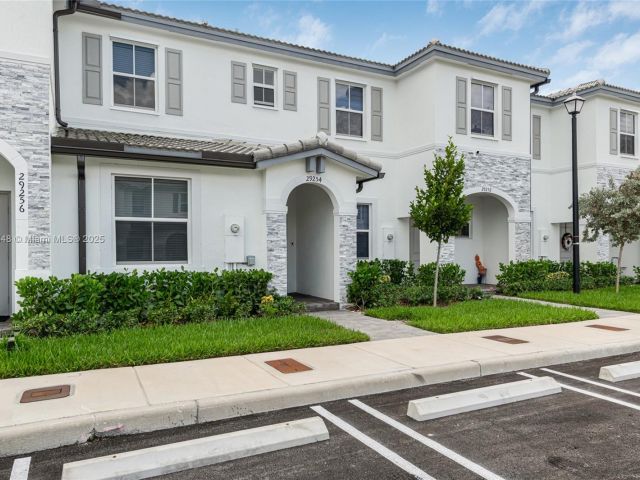 Дом в аренду по адресу 29254 SW 163rd Ct 29254 - фото 7474135