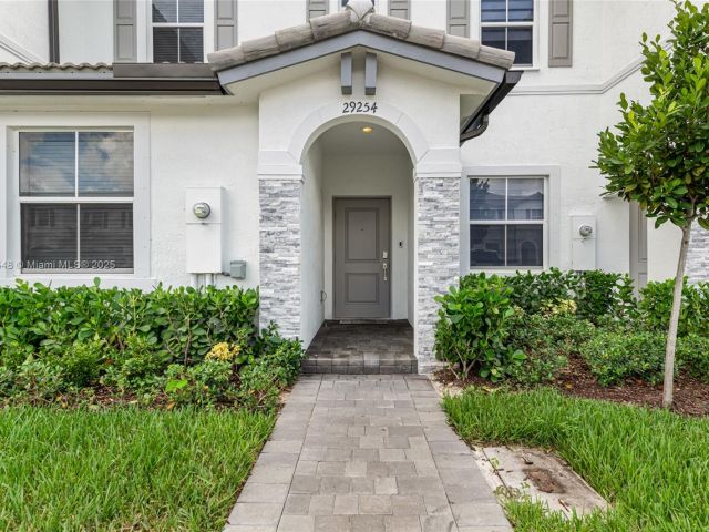 Дом в аренду по адресу 29254 SW 163rd Ct 29254 - фото 7474136