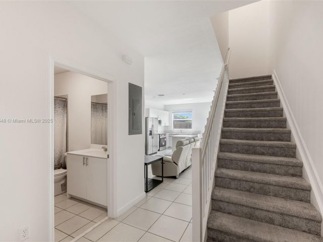 Дом в аренду по адресу 29254 SW 163rd Ct 29254 - фото 7474138