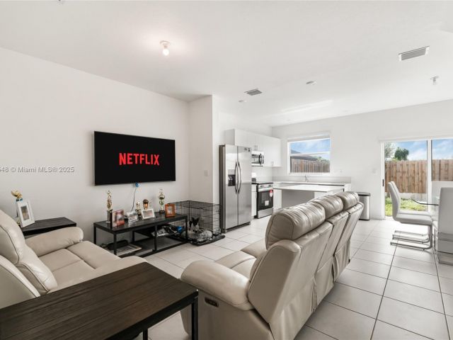 Дом в аренду по адресу 29254 SW 163rd Ct 29254 - фото 7474139