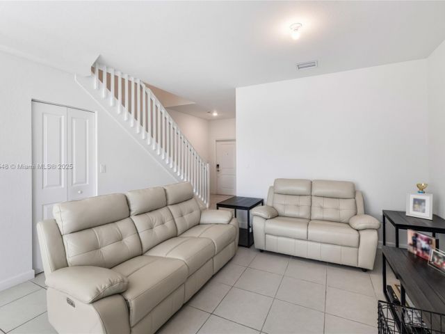 Дом в аренду по адресу 29254 SW 163rd Ct 29254 - фото 7474140