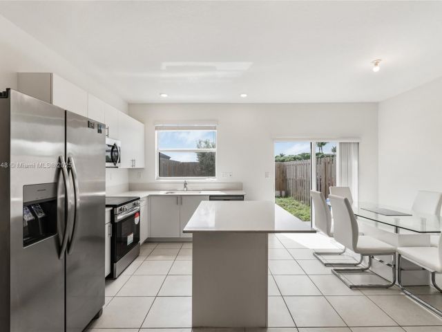 Дом в аренду по адресу 29254 SW 163rd Ct 29254 - фото 7474141