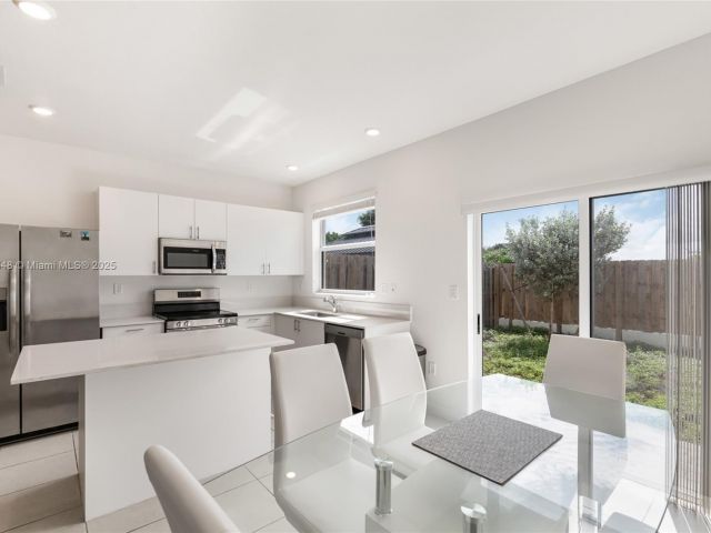 Дом в аренду по адресу 29254 SW 163rd Ct 29254 - фото 7474144