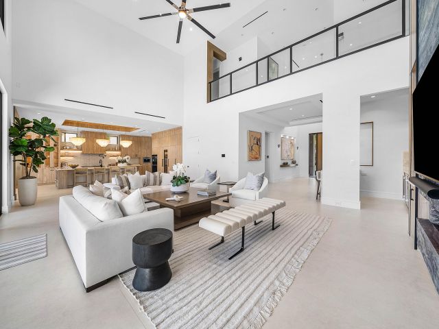 Продажа дома по адресу 1560 SW 6th Avenue SW - фото 6838852