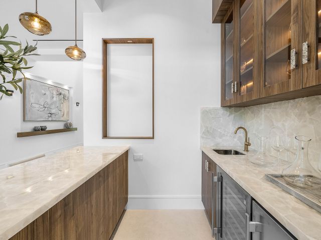 Продажа дома по адресу 1560 SW 6th Avenue SW - фото 6838854