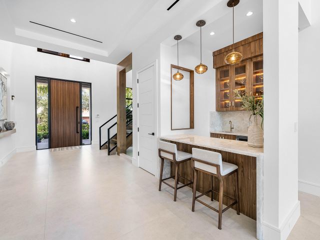 Продажа дома по адресу 1560 SW 6th Avenue SW - фото 6838855