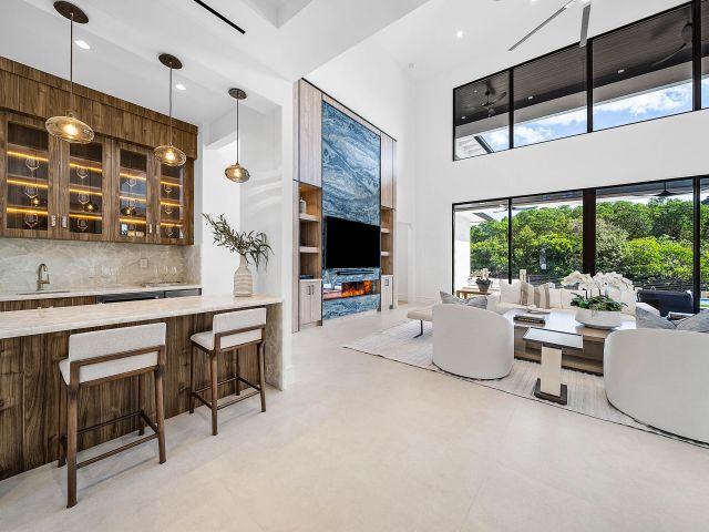 Продажа дома по адресу 1560 SW 6th Avenue SW - фото 6838856