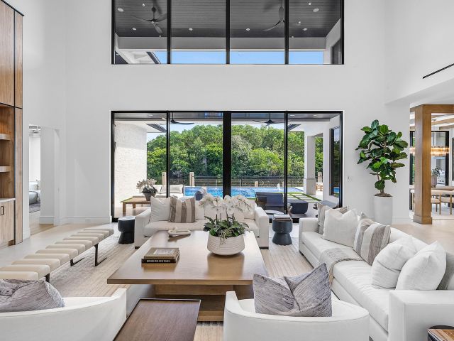 Продажа дома по адресу 1560 SW 6th Avenue SW - фото 6838858