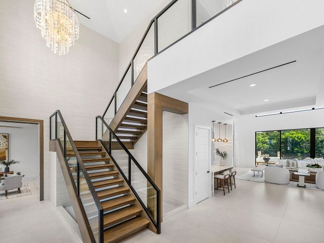 Продажа дома по адресу 1560 SW 6th Avenue SW - фото 6838859