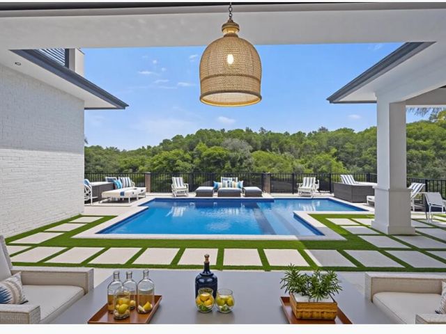 Продажа дома по адресу 1560 SW 6th Avenue SW - фото 6838860