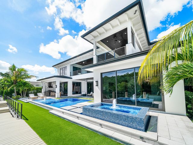 Продажа дома по адресу 1560 SW 6th Avenue SW - фото 6838863