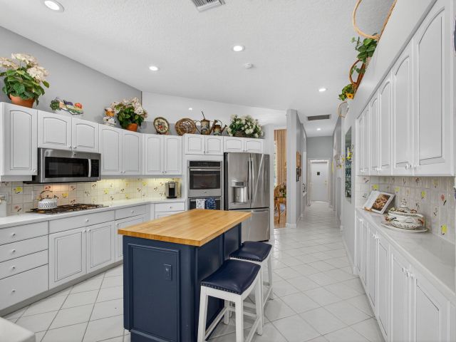 Продажа дома по адресу 8784 Lakes Boulevard - фото 6664691