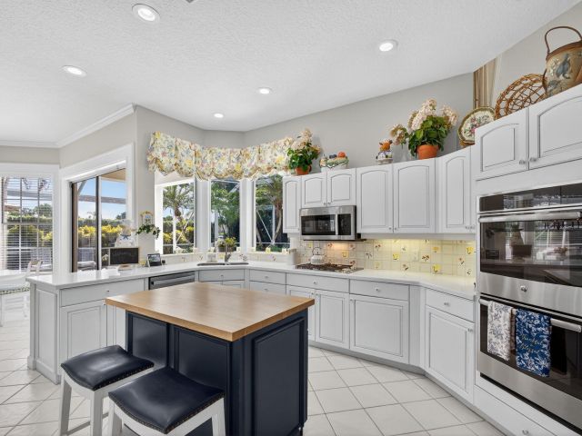 Продажа дома по адресу 8784 Lakes Boulevard - фото 6664694