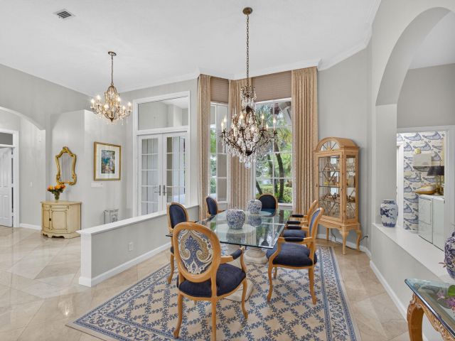 Продажа дома по адресу 8784 Lakes Boulevard - фото 6664697