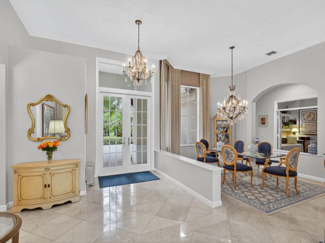 Продажа дома по адресу 8784 Lakes Boulevard - фото 6664699