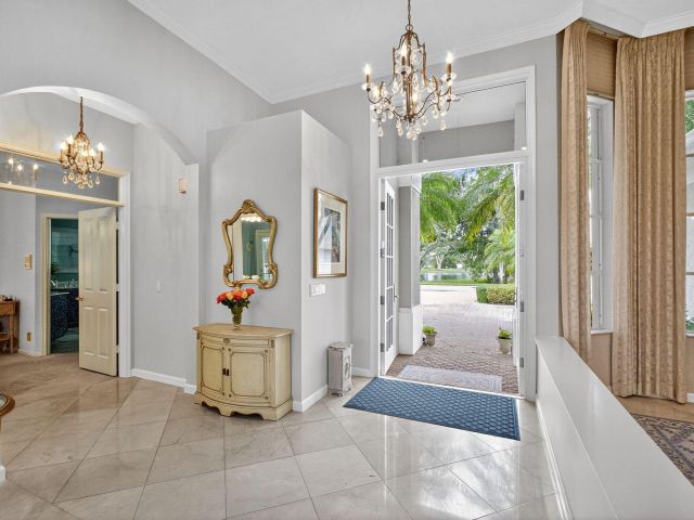 Продажа дома по адресу 8784 Lakes Boulevard - фото 6664705