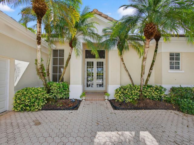 Продажа дома по адресу 8784 Lakes Boulevard - фото 6664708