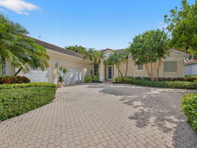 Продажа дома по адресу 8784 Lakes Boulevard - фото 6664709