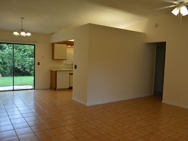 Продажа дома по адресу 15667 93rd Street N - фото 6677216