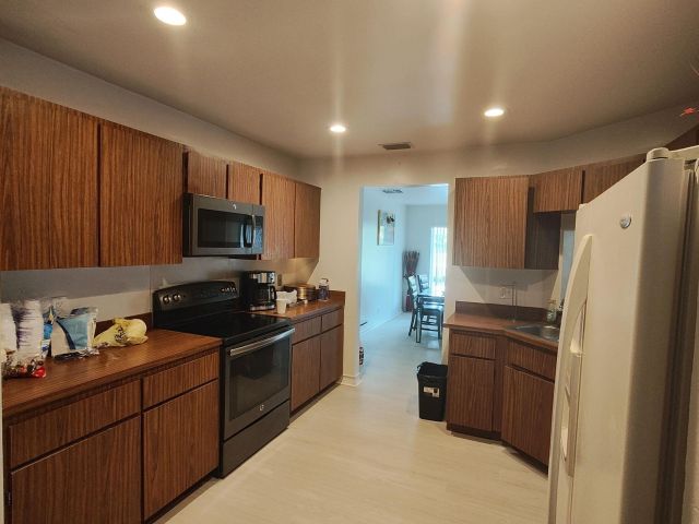 Дом в аренду по адресу 616 White Water Drive - фото 6656423