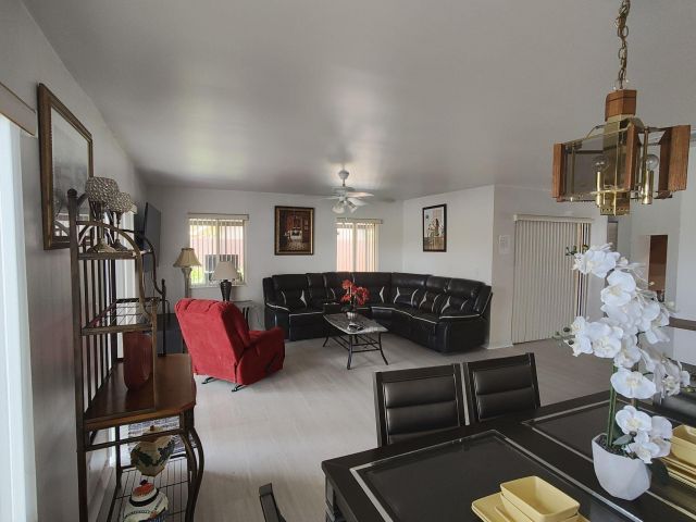 Дом в аренду по адресу 616 White Water Drive - фото 6656432