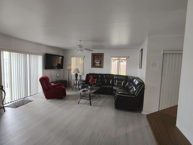 Дом в аренду по адресу 616 White Water Drive - фото 6656433