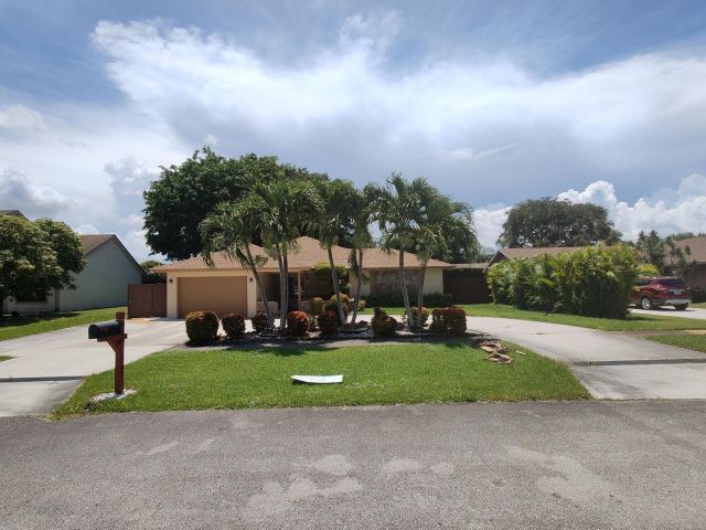 Дом в аренду по адресу 616 White Water Drive - фото 6656440