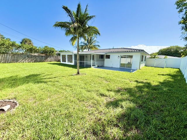 Дом в аренду по адресу 2201 NE 5th Avenue - фото 6653379