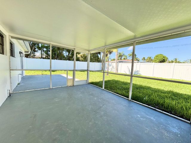 Дом в аренду по адресу 2201 NE 5th Avenue - фото 6653383