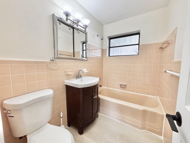 Дом в аренду по адресу 2201 NE 5th Avenue - фото 6653391