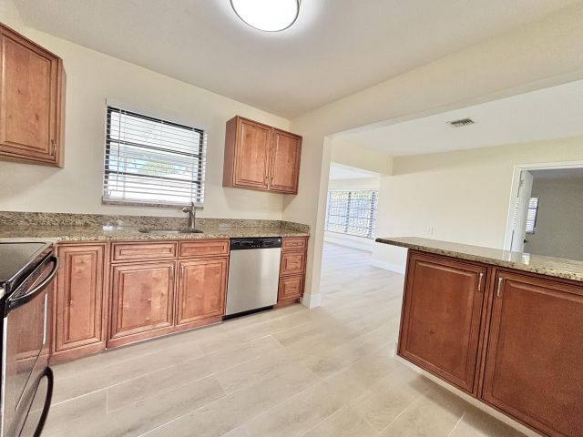 Дом в аренду по адресу 2201 NE 5th Avenue - фото 6653392