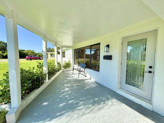 Дом в аренду по адресу 2201 NE 5th Avenue - фото 6653395