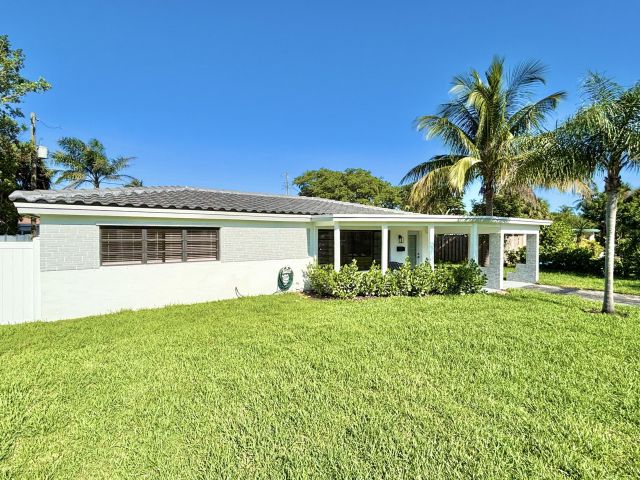 Дом в аренду по адресу 2201 NE 5th Avenue - фото 6653396