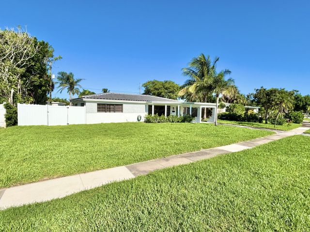 Дом в аренду по адресу 2201 NE 5th Avenue - фото 6653397