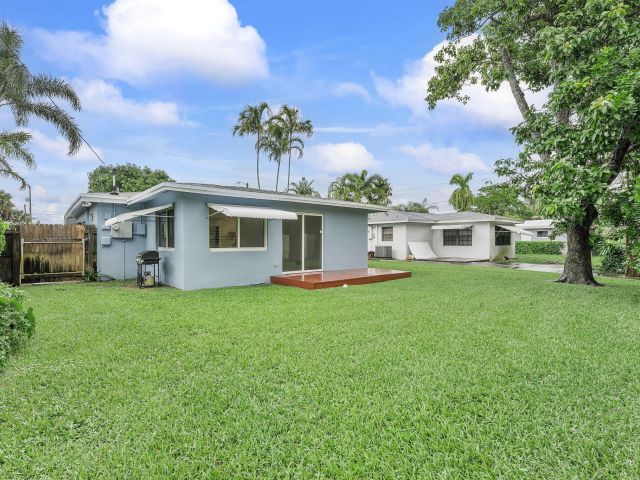 Дом в аренду по адресу 430 NE 49th Street - фото 6653289