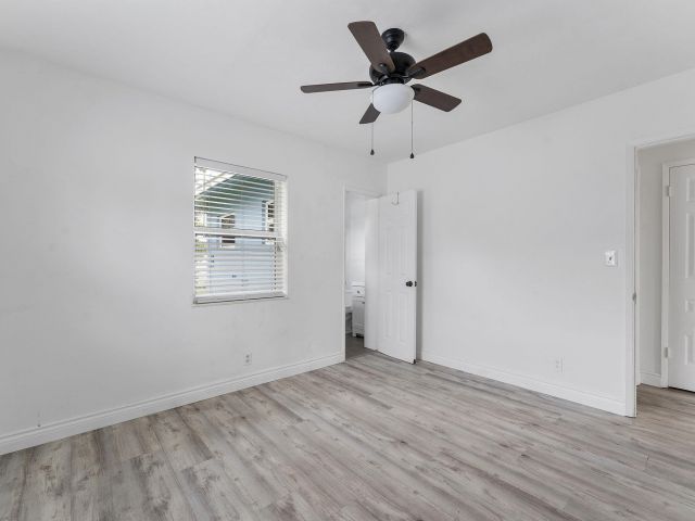 Дом в аренду по адресу 430 NE 49th Street - фото 6653293