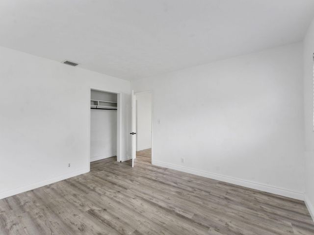 Дом в аренду по адресу 430 NE 49th Street - фото 6653296