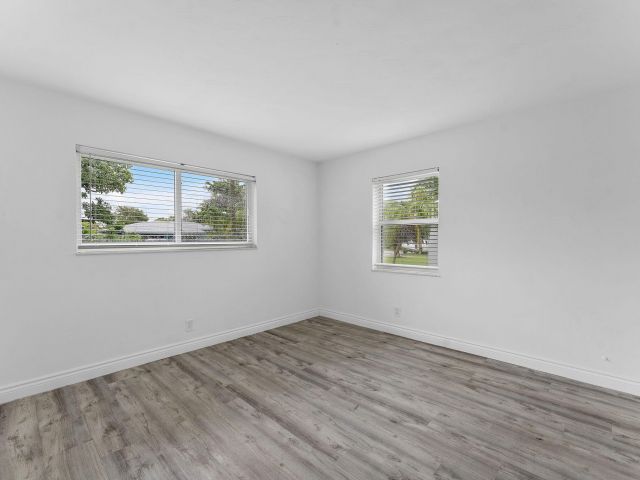 Дом в аренду по адресу 430 NE 49th Street - фото 6653298