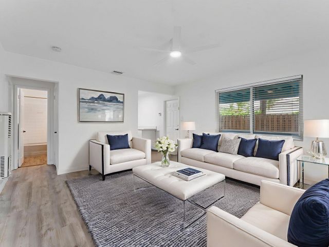 Дом в аренду по адресу 430 NE 49th Street - фото 6653299